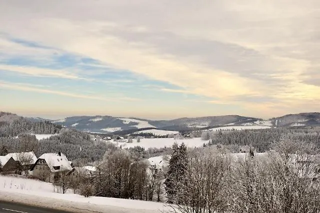 Sauerland Mit Traumhaftem Blick Ins Tal * Winterberg